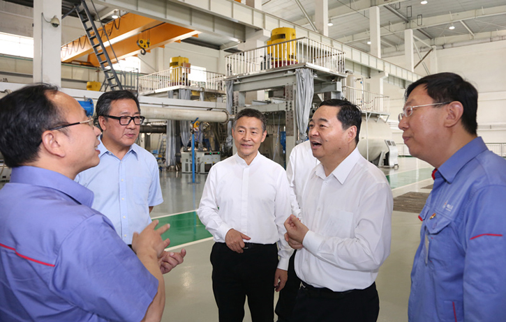 郝鹏与头号玩家官网集团一线科技人员深刻互换